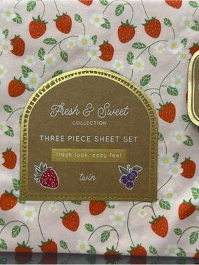Milani Strawberry Print Three-Piece Sheet Set - Pink and Red